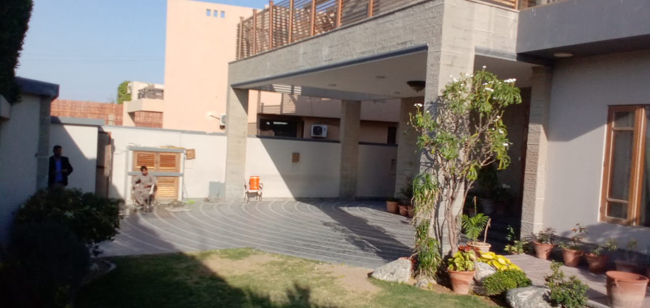1000 Square Yards Luxurious Independent Bungalow for Rent In DHA Phase 6