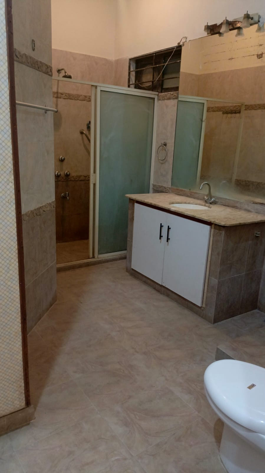 500 Square Yards Bungalow for Rent in DHA Phase 6 – 2+3 Bedrooms | Near Saba Avenue